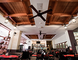 Потолочный вентилятор Faro Barcelona Mallorca marron oxido в кафе «Матрешка»